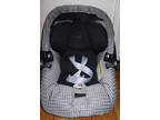 TWIN(2) Newborn Car Seat Mama's&Papa's - MINT CONDITION